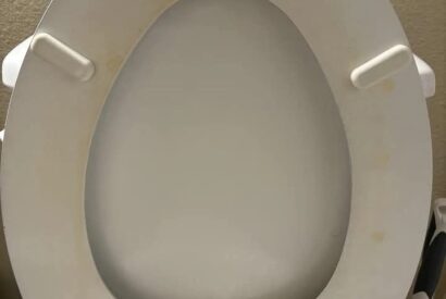 Thumbnail for How to Remove Yellow Stains from a Toilet Seat: Proven Tips for a Sparkling Clean Bathroom