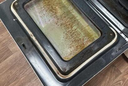 Thumbnail for I don’t even think about scrubbing my dirty oven anymore: a friend taught me this trick, and now it’s like new and effortless!