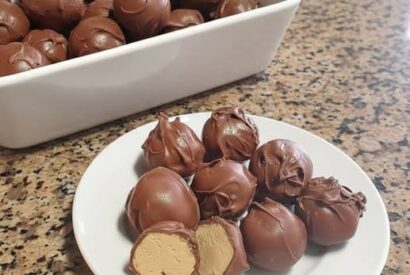 Thumbnail for No-Bake Chocolate PB Balls